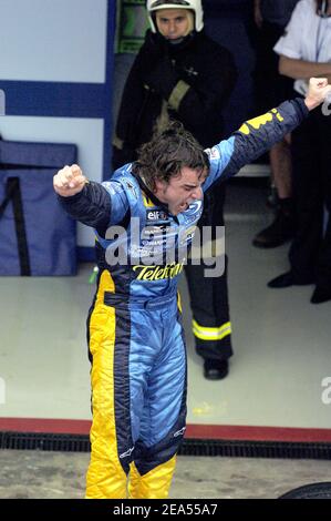 Fernando Alonso, pilote de Formule 1 espagnol de 24 ans, de Renault Team, a été couronné à Interlagos, au Brésil, le plus jeune champion du monde moins de 6 ans il a assisté à sa première course de Formule 1 le 25 septembre 2005. Photo de Gromik/Nebinger/ABACAPRESS.COM Banque D'Images