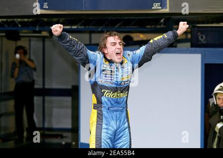 Fernando Alonso, pilote de Formule 1 espagnol de 24 ans, de Renault Team, a été couronné à Interlagos, au Brésil, le plus jeune champion du monde moins de 6 ans il a assisté à sa première course de Formule 1 le 25 septembre 2005. Photo de Nebinger-Gromik/ABACAPRESS.COM. Banque D'Images