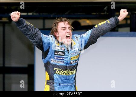 Fernando Alonso, pilote de Formule 1 espagnol de 24 ans, de Renault Team, a été couronné à Interlagos, au Brésil, le plus jeune champion du monde moins de 6 ans il a assisté à sa première course de Formule 1 le 25 septembre 2005. Photo de Nebinger-Gromik/ABACAPRESS.COM. Banque D'Images