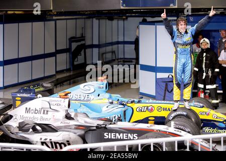 Fernando Alonso, pilote de Formule 1 espagnol de 24 ans, de Renault Team, a été couronné à Interlagos, au Brésil, le plus jeune champion du monde moins de 6 ans il a assisté à sa première course de Formule 1 le 25 septembre 2005. Photo de Nebinger-Gromik/ABACAPRESS.COM. Banque D'Images