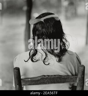 Femme avec un peigne coincé dans ses cheveux, Venezuela, Amérique du Sud Banque D'Images