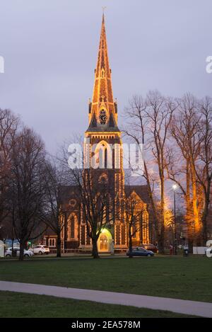 Architecture de renaissance gothique de nuit Christ Church Turnham Green, Town Hall Avenue, Chiswick, Londres W4 5DT par Sir George Gilbert Scott Architect Banque D'Images