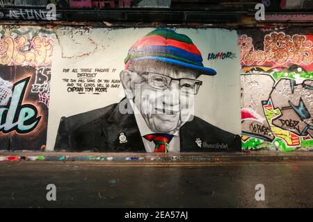 Londres, Royaume-Uni. 05 février 2021. Murale en hommage au capitaine Sir Tom Moore par l'humour dans le tunnel Graffiti. Street Art Londres. Crédit: Waldemar Sikora Banque D'Images