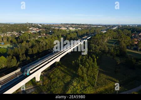 Vue aérienne du métro de Sydney sur le Skytrain à Kellyville, Nouvelle-Galles du Sud, Australie. Banque D'Images