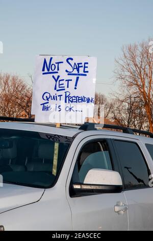 Minneapolis, Minnesota. Écoles publiques de Minneapolis. Manifestation de caravane de voiture. Rassemblement pour exiger un retour sûr à l'apprentissage en personne dans les écoles. Banque D'Images