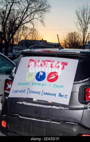 Minneapolis, Minnesota. Manifestation de caravane de voiture. Rassemblement pour exiger un retour sûr à l'apprentissage en personne. Les écoles publiques MPLS. Banque D'Images