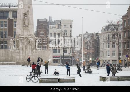 Amsterdam, pays-Bas, 7 février 2021. Le centre-ville s'est arrêté après une tempête de neige massive Banque D'Images