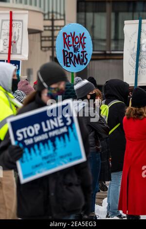 St. Paul, Minnesota. Des groupes autochtones et des opposants au projet de remplacement du gazoduc Enbridge Energy Line 3 protestent contre sa construction Banque D'Images