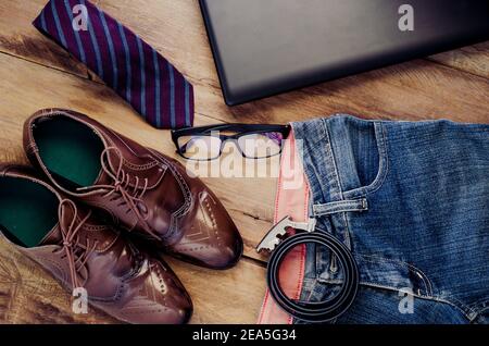 accessoires de lieu de travail pour personnes d'affaires avec costumes et accessoires outils de travail, Banque D'Images