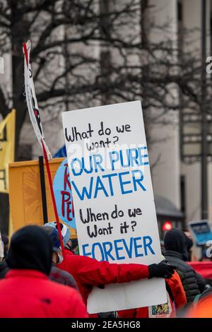 St. Paul, Minnesota. Des groupes autochtones et des opposants au projet de remplacement du gazoduc Enbridge Energy Line 3 protestent contre sa construction Banque D'Images