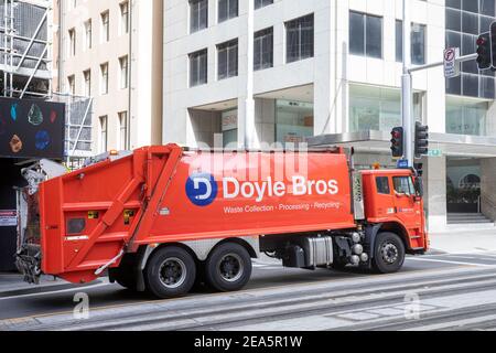 Camion de collecte des ordures dans le centre de Sydney collecte des déchets et Refus de propriété, Sydney, Australie Banque D'Images