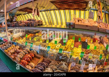 Berlin, Allemagne - 10 MAI 2017: Boutique à Wochenmarkt am Maybachufer le célèbre marché turc de Berlin Allemagne Banque D'Images