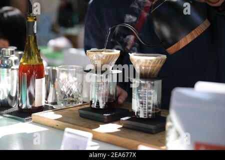 Café-gouttes pour préparer un expresso-gouttes dans un style vintage Banque D'Images