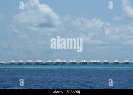 L'eau bungalows Resort aux îles... Maldives Banque D'Images