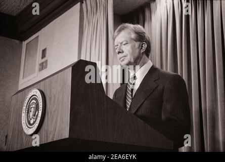 Le président Jimmy carter annonce de nouvelles sanctions contre l'Iran en représailles pour avoir pris des otages américains. 7 avril 1980. Banque D'Images