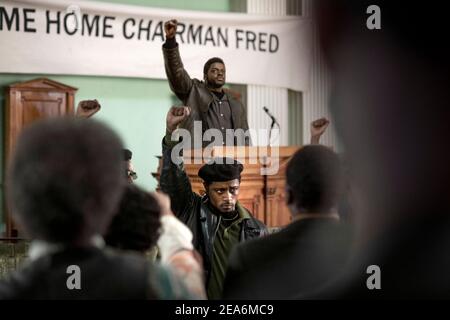 Judas et le Messie Noir (2021) dirigé par Shaka King et mettant en vedette Daniel Kaluuya comme Fred Hampton, président du Parti Panther noir de l'Illinois et LaKeith Stanfield comme Bill O'Neal informateur couvert pour le FBI. Banque D'Images