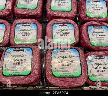FRESNO, ÉTATS-UNIS - 05 février 2021 : une photo des rangées de bœuf biologique Costco en magasin Banque D'Images