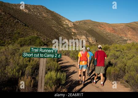 Randonneurs sur le sentier Leopard, Baviaanskloof, Afrique du Sud Banque D'Images