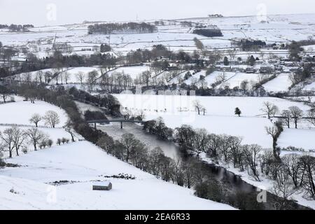 Middleton-in-Teesdale, comté de Durham, Royaume-Uni. 8 février 2021. Météo Royaume-Uni. La neige couvre le sol près de Middleton-in-Teesdale alors que la Bête de l'est II commence à mordre dans le nord de l'Angleterre. Crédit : David Forster/Alamy Live News Banque D'Images