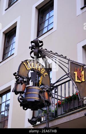 Logo de la légendaire brasserie artisanale « Uerige » dans la vieille ville de Düsseldorf. 'Uerige' est célèbre pour son 'Alt Beer' (allemand: Altbier). Banque D'Images