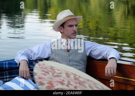 DAN STEVENS dans L'ESPRIT BLITHE (2020), dirigé par EDWARD HALL. Credit: Fred films / Powderkeg Images / Align / Album Banque D'Images