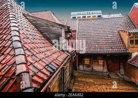 Vieux bâtiments en bois dans le quartier de Bryggen, Bergen, Norvège. Banque D'Images