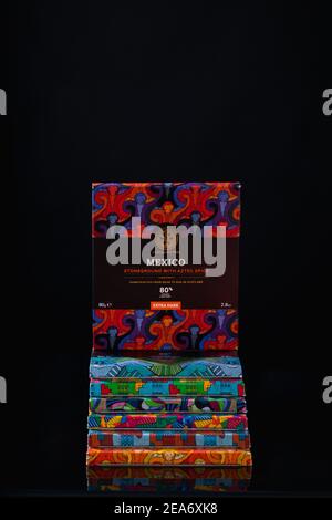 Prague, République tchèque - 6 février 2021 : Chocolate Tree est une machine à chocolat de grain à bar basée à Edimbourg, en Écosse, qui fabrique du chocolat de qualité supérieure Banque D'Images