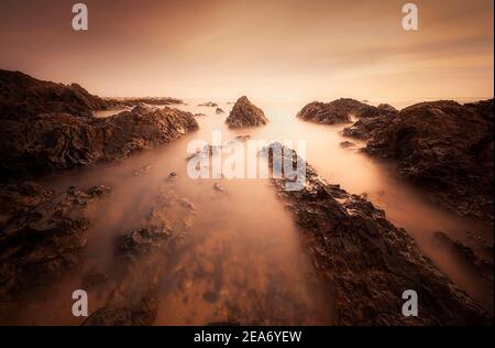 Kuala Terengganu Beach au coucher du soleil, Malaisie Banque D'Images