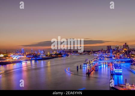 Hambourg, Allemagne - 12 septembre 2019 : projet d'art Blue Port de Michael Batz, Lumières dans le port Banque D'Images