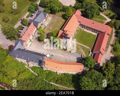 Vue aérienne de Kloster Ilsenburg, Abbaye d'Ilsenburg. Monastère médiéval historique et château près de Wernigerode en Saxe-Anhalt, Allemagne. Banque D'Images