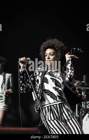 Solange, la sœur de Beyonce, se présente sur scène au 2013 Field Day Festival à Victoria Park à Londres Banque D'Images