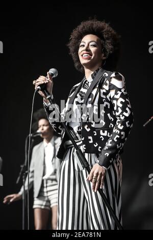 Solange, la sœur de Beyonce, se présente sur scène au 2013 Field Day Festival à Victoria Park à Londres Banque D'Images