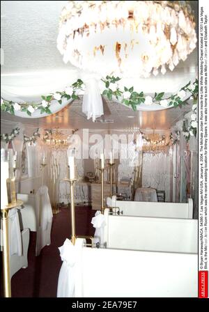 © Bryan Haraway/ABACA. 54386-7. Las Vegas-NV-USA, 4 janvier 2004. La salle Michale Jordan à l'intérieur de la chapelle Little White Wedding, située au 1301 Las Vegas Blvd, est la salle Michael Jordan qui a été le lieu de mariage récent pour Britney Spears. Il a également été la maison de stars telles que Michael Jordan et Elizabeth Taylor. Banque D'Images