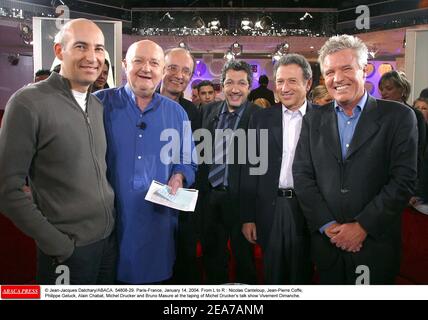 © Jean-Jacques Datacary/ABACA. 54808-29. Paris-France, le 14 janvier 2004. De L à R : Nicolas Canteloup, Jean-Pierre Coffe, Philippe Geluck, Alain Chabat, Michel Drucker et Bruno Masure à l'enregistrement du talk show de Michel Drucker, Vivement Dimanche. Banque D'Images