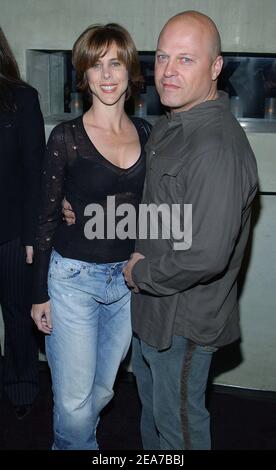 Michael et sa femme Michelle Chiklis arrivent au Fox Mid-Season Party pour le tca au restaurant Dolce à Los Angeles. 16 janvier 2004. (Photo : Michael Chiklis, Michelle Chiklis) photo Bleu/ABACA Banque D'Images