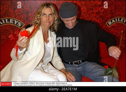 © Serge Arnal/ABACA. 55593-5. Paris-France, 3 fevrier 2004.Sophie Fier et Jean-François DEReC ont des décors d'un jeune au Bristol pour célébrer la Saint-Valentin. Banque D'Images