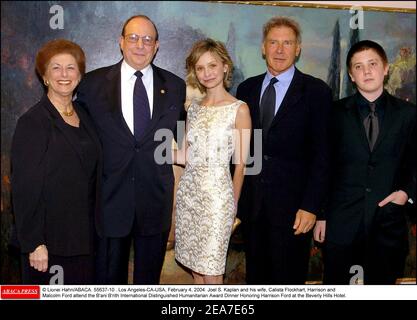 © Lionel Hahn/ABACA. 55637-10. Los Angeles-CA-USA, 4 février 2004. Joel S. Kaplan et son épouse, Calista Flockhart, Harrison et Malcolm Ford, assistent au dîner du B'ani B'rith International Distinguished Humanitarian Award pour honorer Harrison Ford à l'hôtel Beverly Hills. Banque D'Images