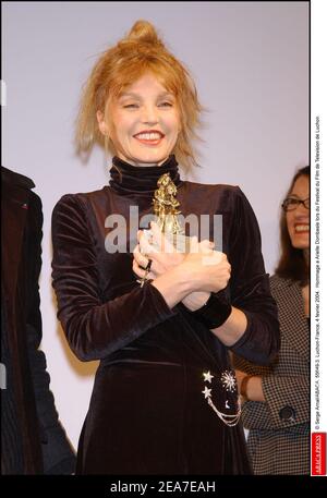 © Serge Arnal/ABACA. 55649-3. Luchon-France, 4 fevrier 2004. Hommage à une Arielle Dombasle lors du Festival du film de télévision de Luchon. Banque D'Images