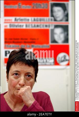 © Mousse/ABACA. 55726-11. Paris-France, 6 Fevrier 2004. Arlette Laguiller lors du progrès de la campagne de la liste commune LO/LCR pour les rgionales en Ile-de-France a la Mutualite. Banque D'Images