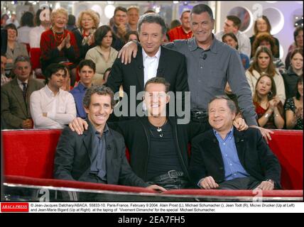 © Jean-Jacques Datacary/ABACA. 55833-10. Paris-France, février 9 2004. Alain Prost (L), Michael Schumacher (c), Jean Todt (R), Michel Drucker (en haut à gauche) et Jean-Marie Bigard (en haut à droite) à l'enregistrement de 'vivre Dimanche' pour le spécial Michael Schumacher. Banque D'Images