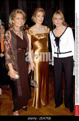 © Serge Arnal/ABACA. 55836-11. Versailles-France, le 9 février 2004. La Begum (C), sa mère, Renate Thyssen-Henne (L) et la fille du président français Jacques Chirac, Claude Chirac, assistent au dîner de gala organisé par le professeur David Khayat au profit de l'Association vie espoir contre le cancer (fondation française contre le cancer) qui s'est tenue au château de Versailles. Banque D'Images