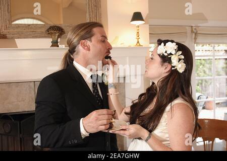 © Jadran Lazic/ABACA. 56099-67. Montecito-CA-États-Unis. 14 février 2004. Holly Marie peignes wed David Donoho à la Saint Valentin à Montecito-CA. Banque D'Images