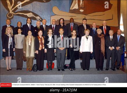 © Giancarlo Gorassini/ABACA. 56464-1. Paris-France, le 26 février 2004. Réunion annuelle des Ambassadeurs de bonne volonté de l'UNESCO à son siège à Paris. Banque D'Images