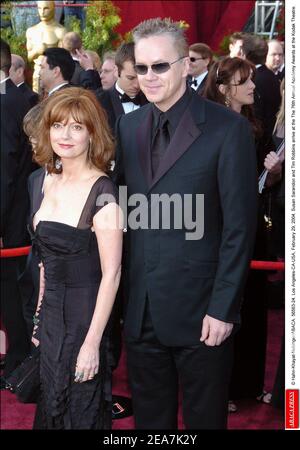 © Hahn-Khayat-Nebinger/ABACA. 56563-24. Los Angeles-CA-USA, 29 février 2004. Susan Sarandon et Tim Robbins arrivent au 76e Annual Academy Awards au Kodak Theatre. Banque D'Images