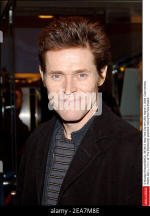 © Nicolas Khayat/ABACA. 56740-2. New York City-NY-USA, 3 mars 2004. Willem Dafoe, membre du casting, arrive à la première de Reckoning, qui a lieu au théâtre de Paris. Banque D'Images