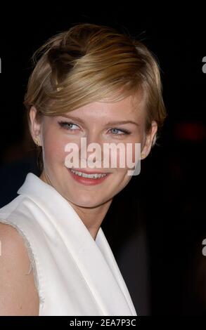 Kirsten Dunst, membre du casting, assiste à la première mondiale de l'Eternal Sunshine of the Spotless Mind au Samuel Goldwyn Theatre de l'Academy of Motion Picture Arts & Sciences. Los Angeles, le 9 mars 2004. (Photo : Kirsten Dunst). Photo de Lionel Hahn/Abaca. Banque D'Images