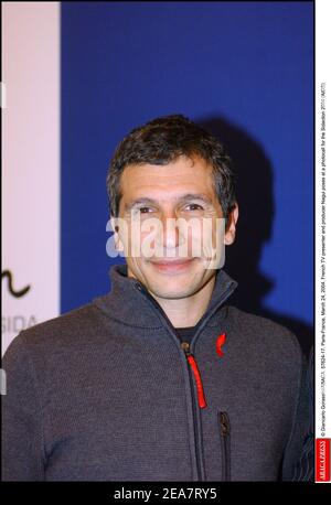 © Giancarlo Gorassini/ABACA. 57624-17. Paris-France, le 24 mars 2004. Le présentateur et producteur français Nagui pose à un photocall pour le Sidaction 2004 (SIDA). Banque D'Images