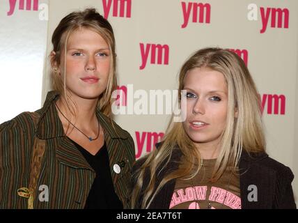 Alexandra (à gauche) et Theodora Richards (filles de Keith Richards) arrivent à la fête du YM Magazine pour célébrer le numéro spécial de MTV, qui s'est tenu au Spirit Club à New York, le mercredi 24 mars 2004. (Photo : Alexandra Richards, Theodora Richards). Photo de Nicolas Khayat/ABACA. Banque D'Images