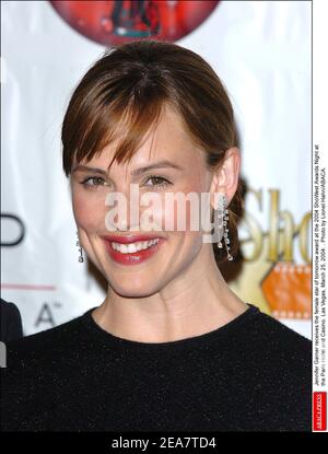 Jennifer Garner reçoit le prix de la star féminine de demain lors de la soirée des ShoWest Awards 2004 à l'Hôtel et Casino de Paris. Las Vegas, le 25 mars 2004. . Photo de Lionel Hahn/ABACA. Banque D'Images