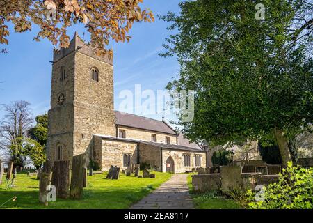 Ancienne église en pierre du village de Teversal dans la campagne de la ville de Notinghamshire, cadre pour le Lover de Lady Chatterley de D. H. Lawrence Banque D'Images